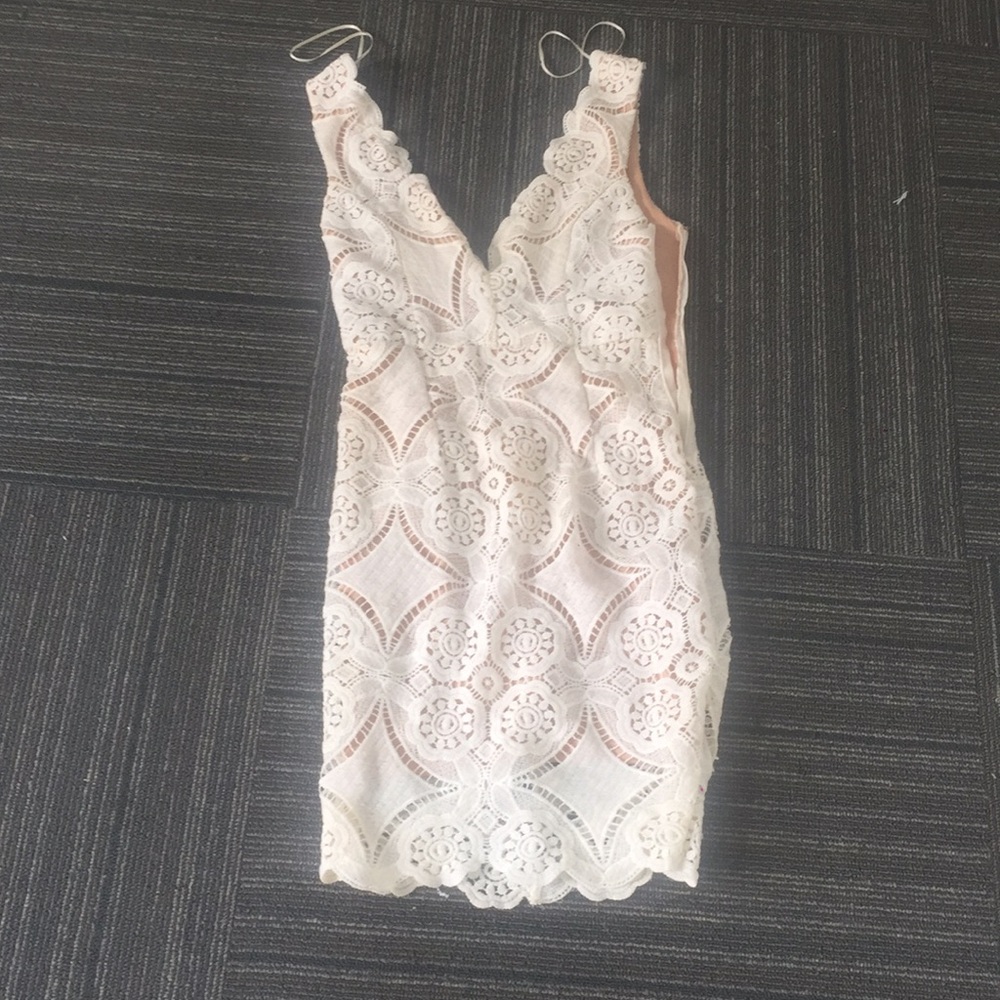 White lace bodycon dress